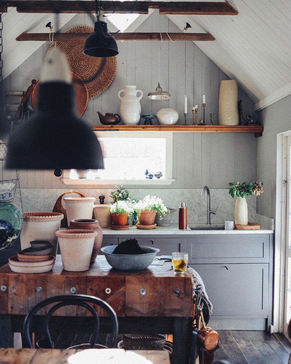 A collection of EMILIA pots by Bergs Potter in raw terracotta in the kitchen of Elin Lannsjö's cottage. Photo: Elin Lannsjö.
