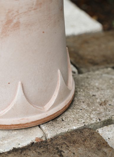 Elizabeth pot by Bergs Potter - the gothic arches in the top resembles a bold crown when turned upside down. Photo: Bergs Potter.