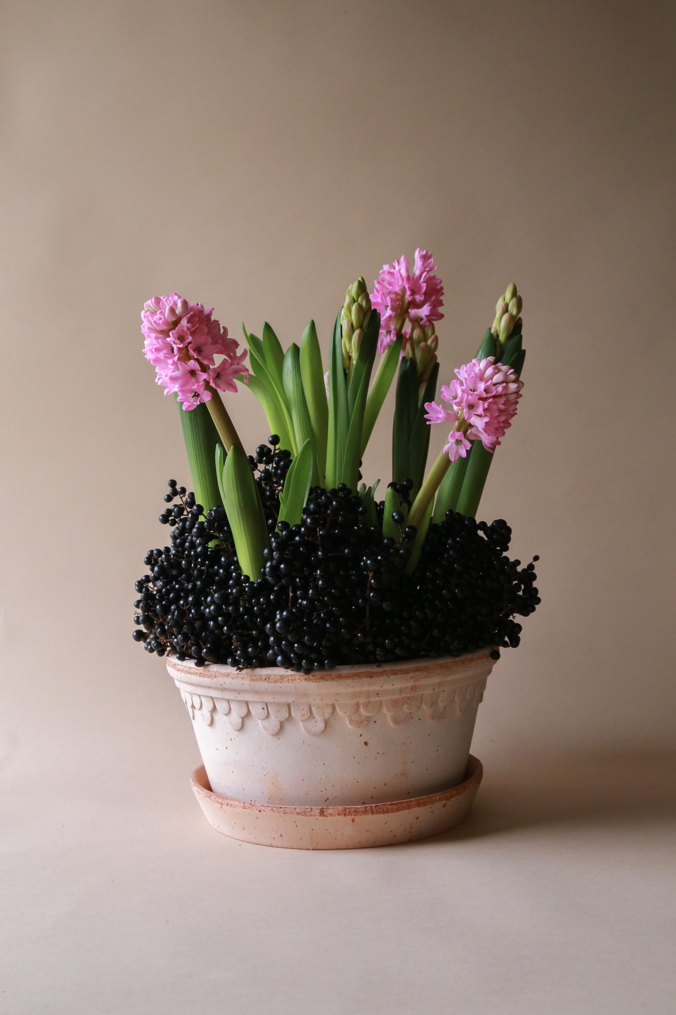 Low pot – elegantly decorated. The classic castle pot